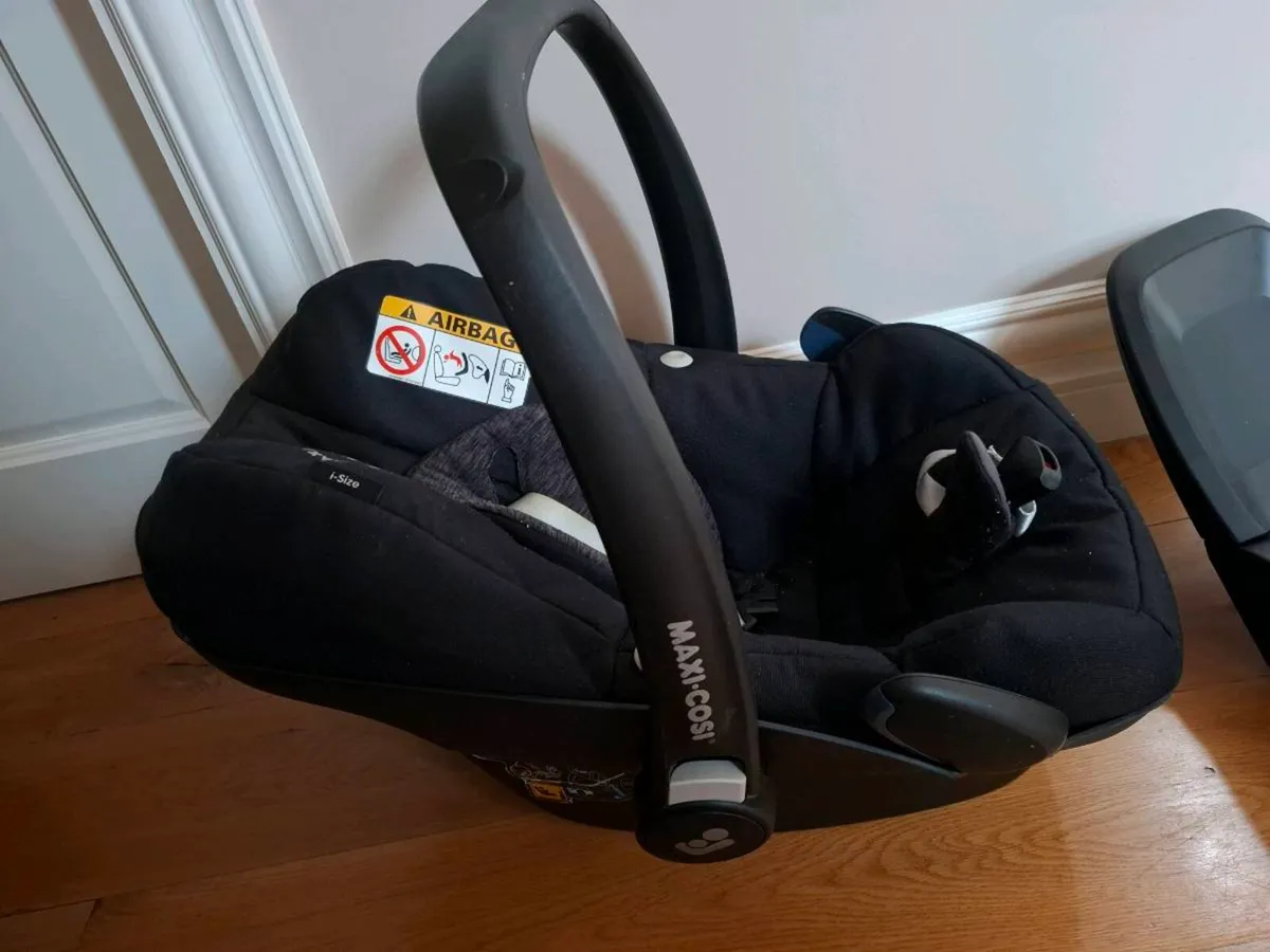 Maxi cosi car seat & isofix base - Image 2