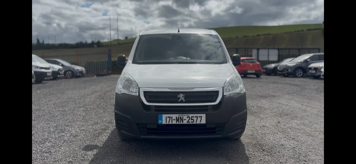 2017 Peugeot partner fresh cvrt & low mileage - Image 2