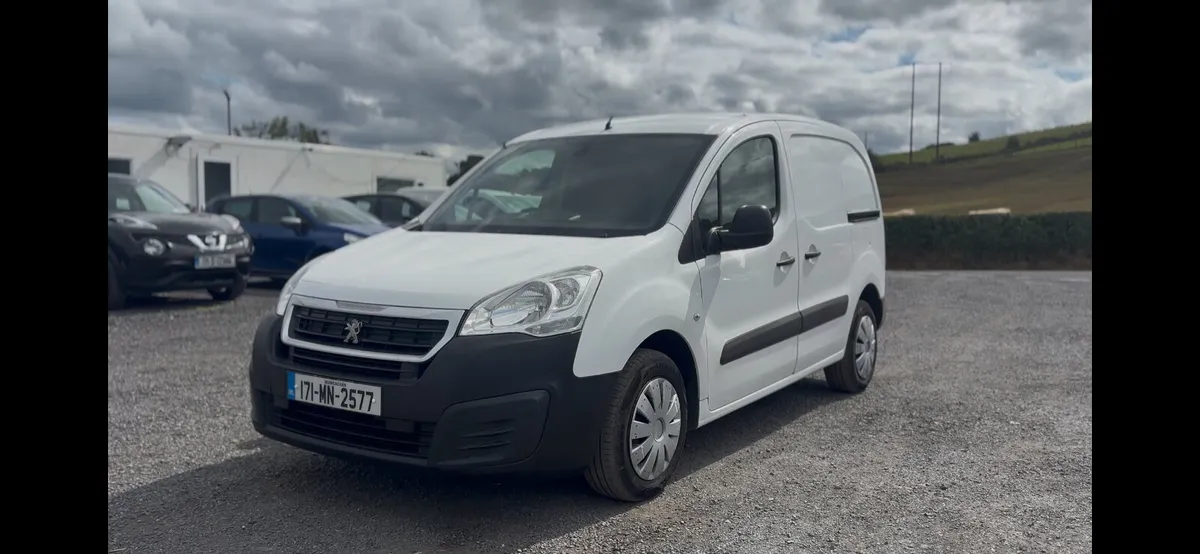 2017 Peugeot partner fresh cvrt & low mileage - Image 3