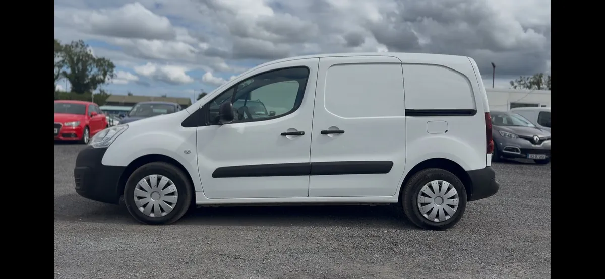 2017 Peugeot partner fresh cvrt & low mileage - Image 4