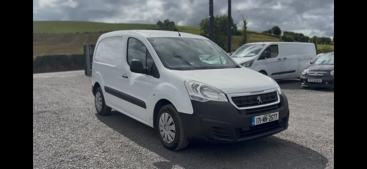 2017 Peugeot partner fresh cvrt & low mileage - Image 1