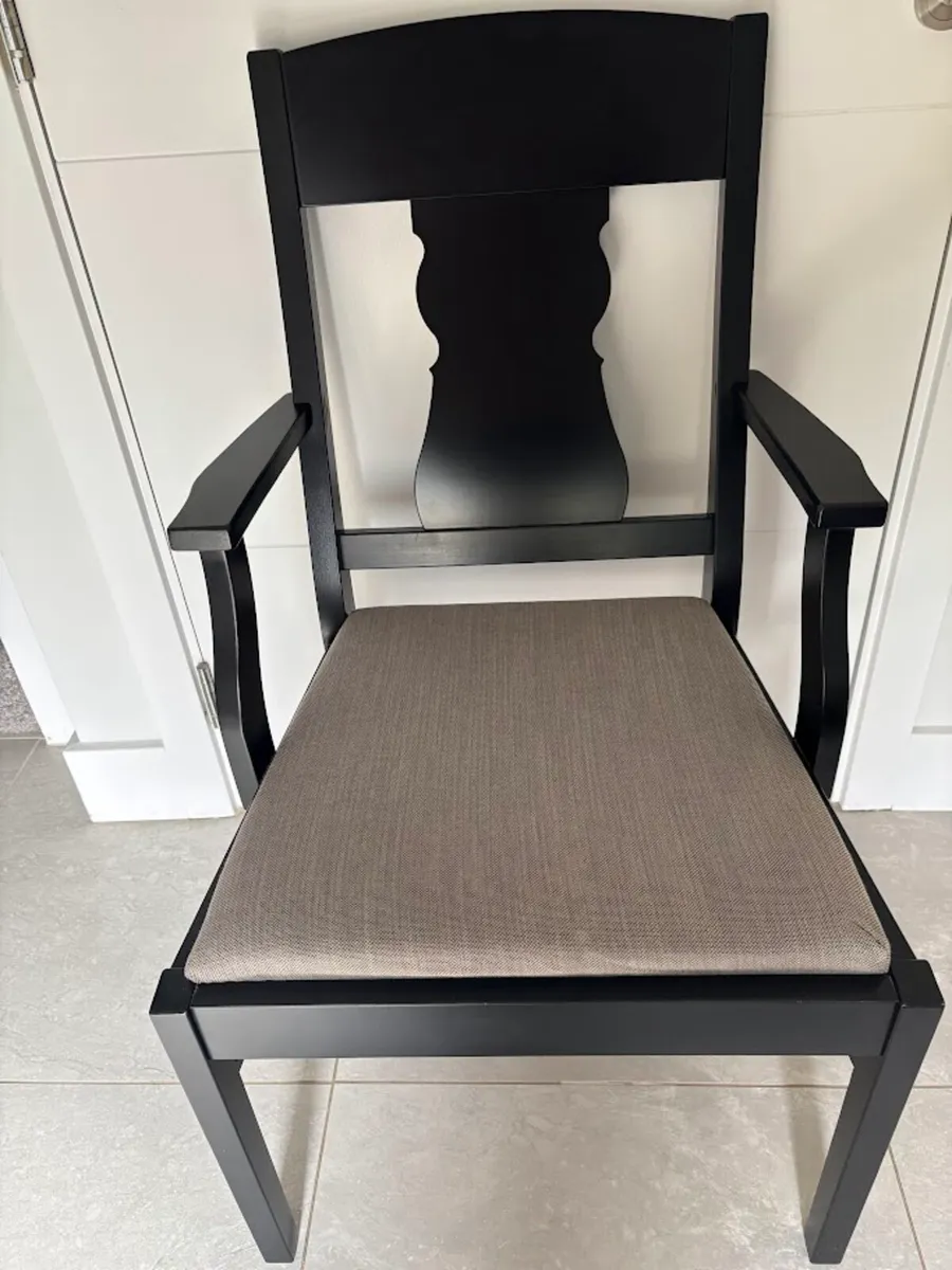 Table and Chairs - Image 3
