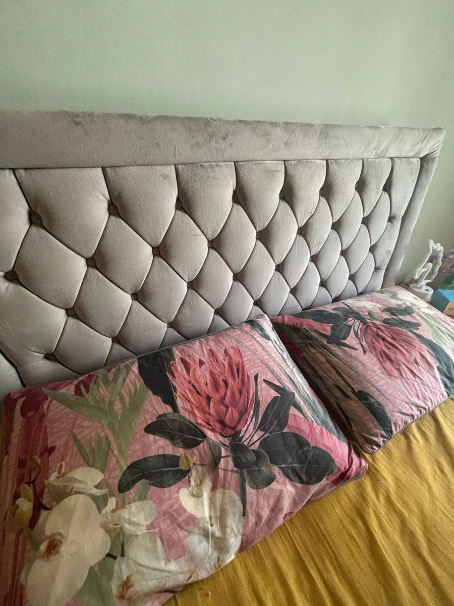 King size bed - Image 2