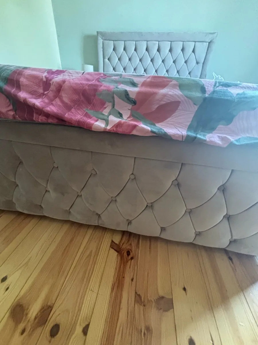 King size bed - Image 3