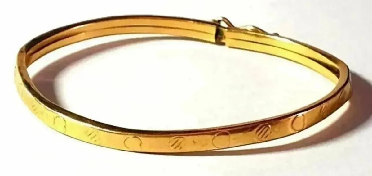 Vintage 9ct Gold Childs Patterned Bangle - Image 2