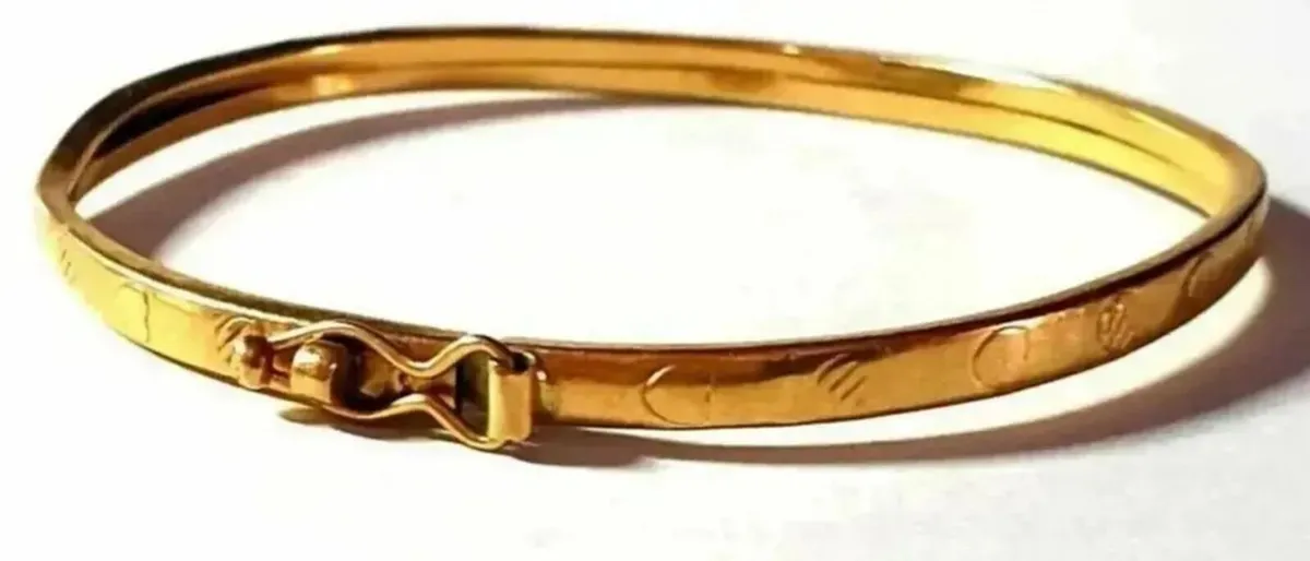 Vintage 9ct Gold Childs Patterned Bangle - Image 1