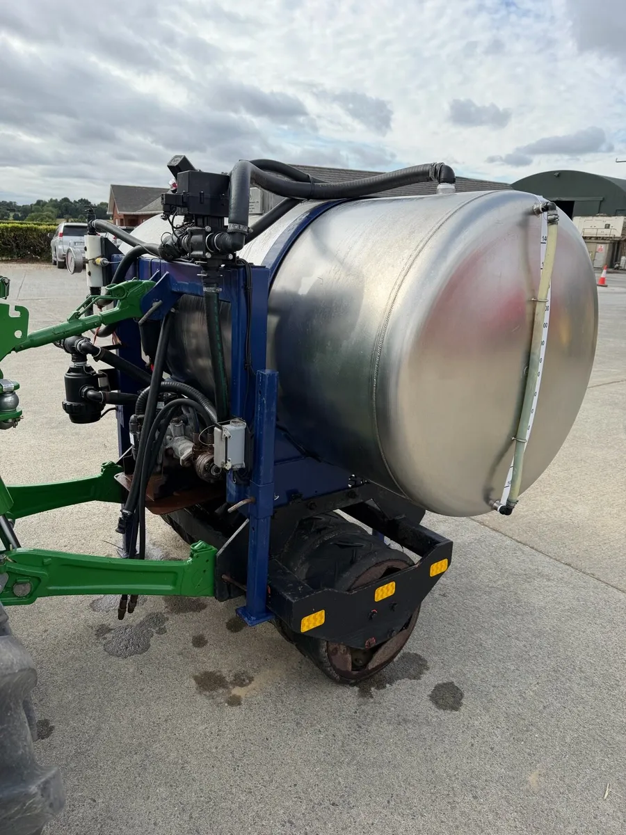 Front fertiliser tank - Image 3