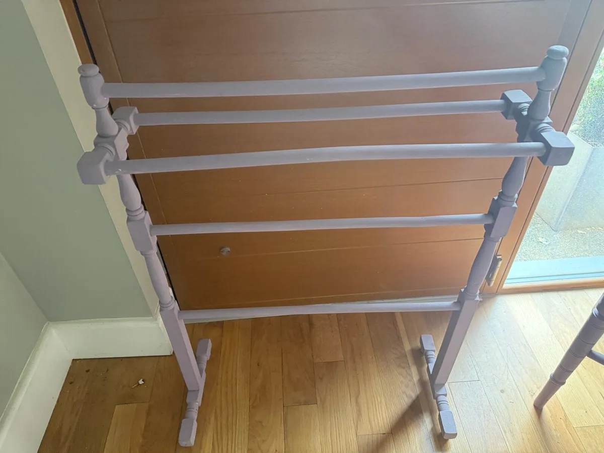 Antique small chair and towel rail - Image 2