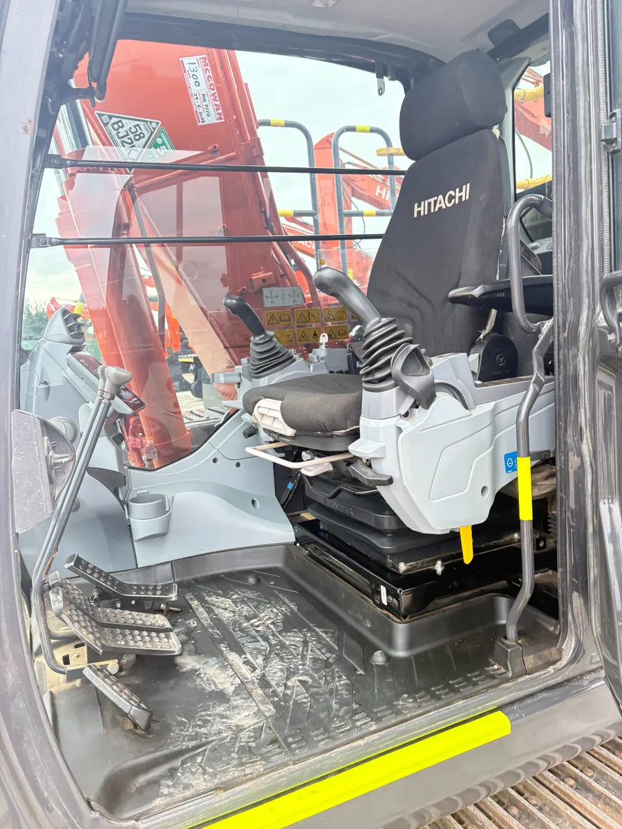 HITACHI ZX130-7 - Image 4