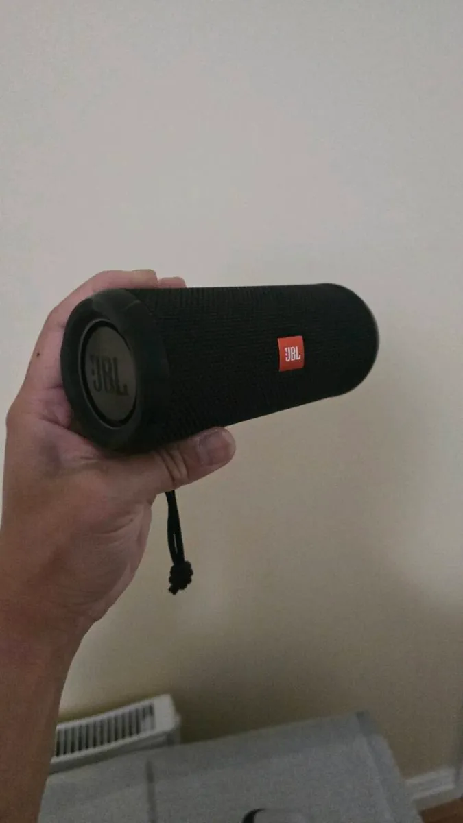 JBL Flip 3 bluetooth speaker - Image 3