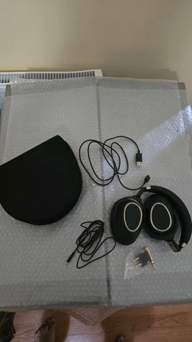 Sennheisser PXC 550 Wireless Bluetooth headset - Image 1
