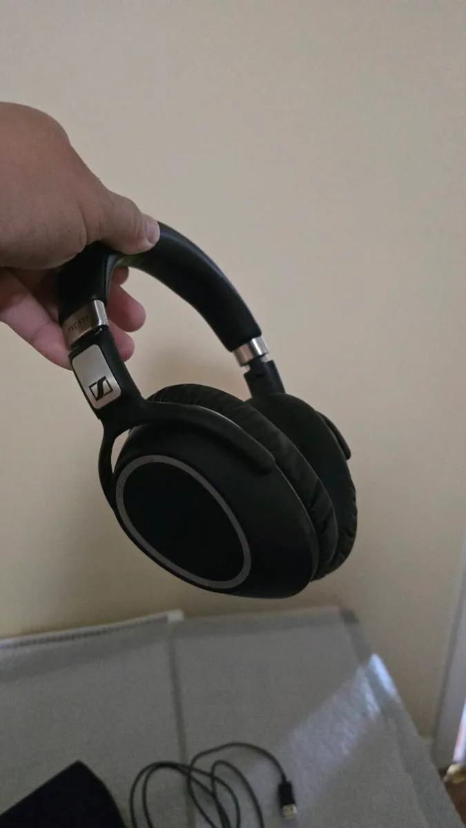 Sennheisser PXC 550 Wireless Bluetooth headset - Image 2