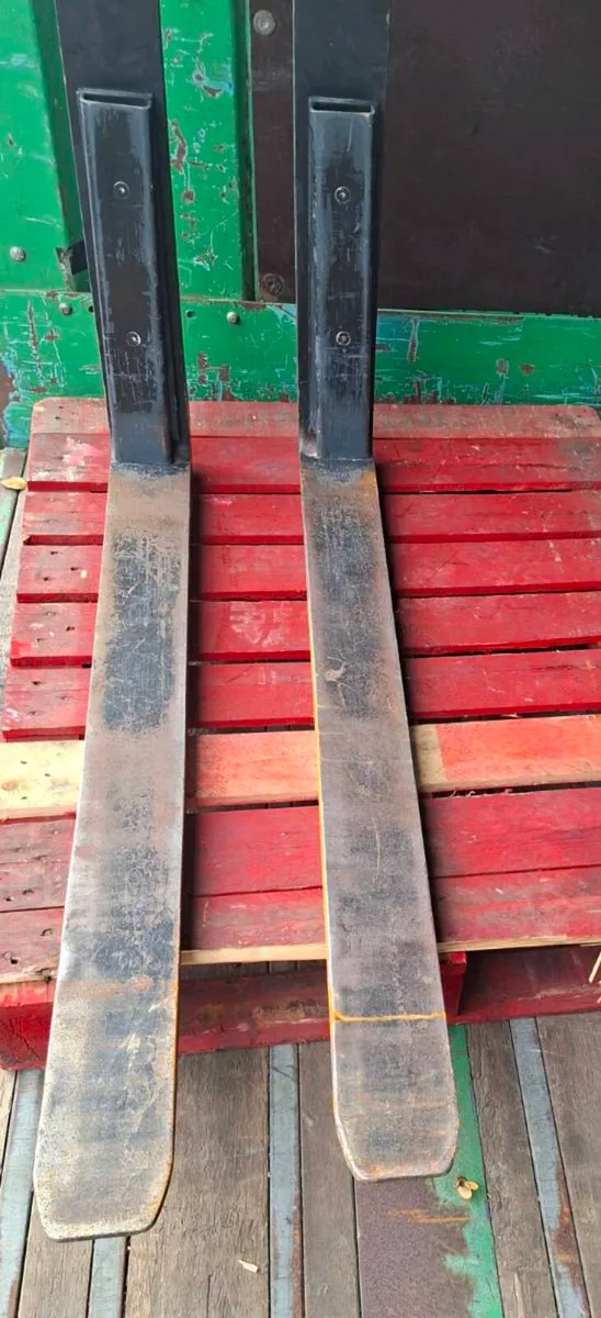 Pallet forks for 16" carriage - Image 1