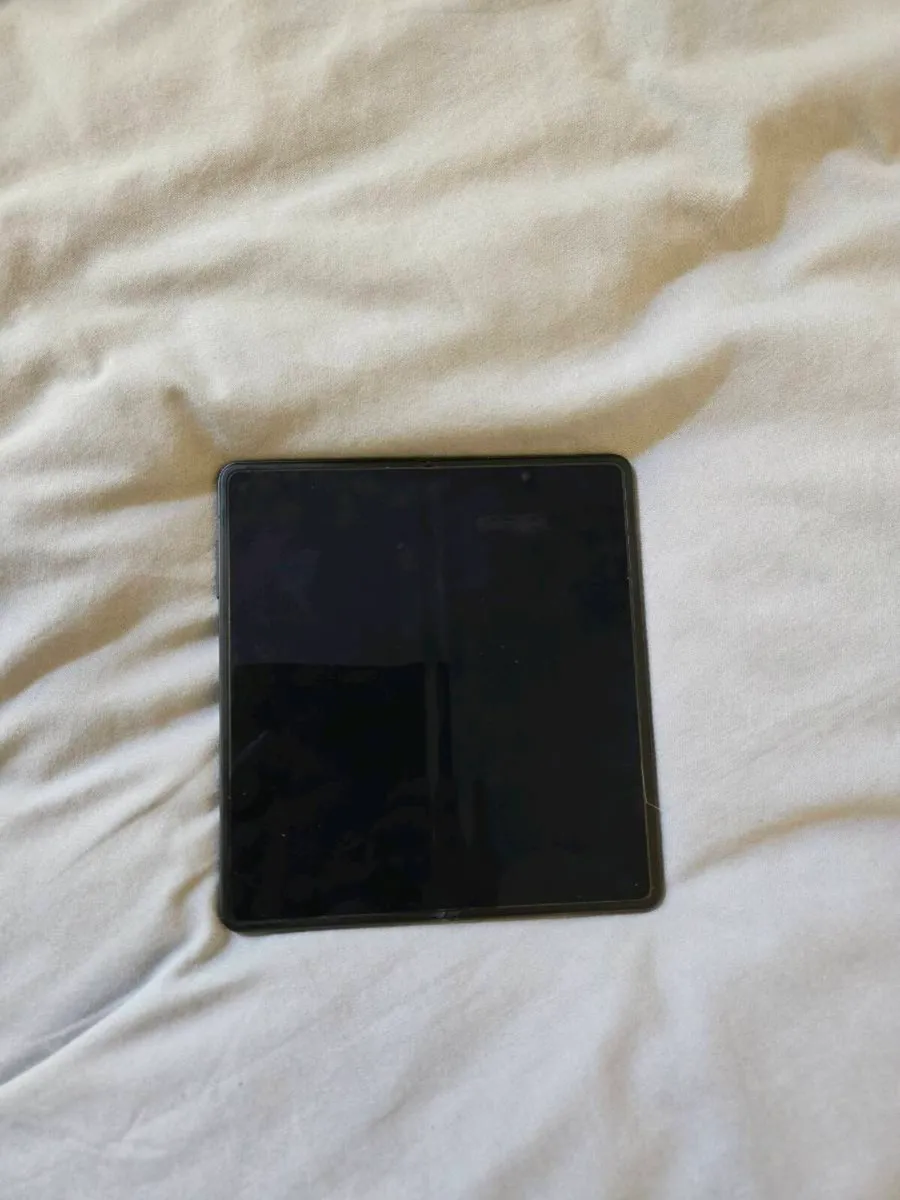 Honor Magic V3 Foldable - 512GB Dual Sim inc Cases - Image 3