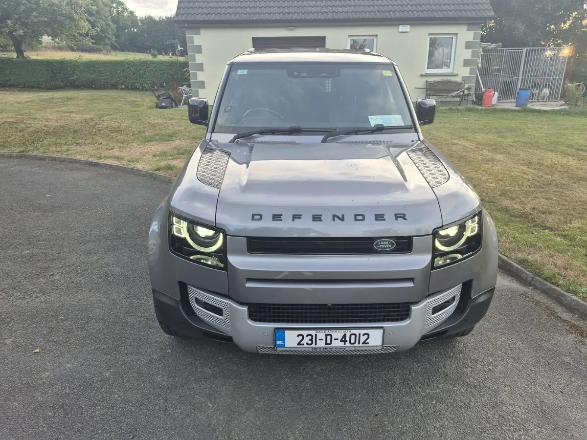 Land Rover Defender 2023 - Image 3
