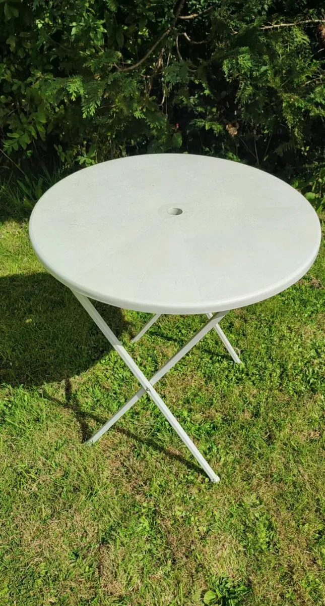 Garden table - Image 1