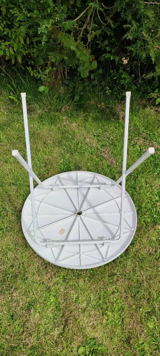 Garden table - Image 3