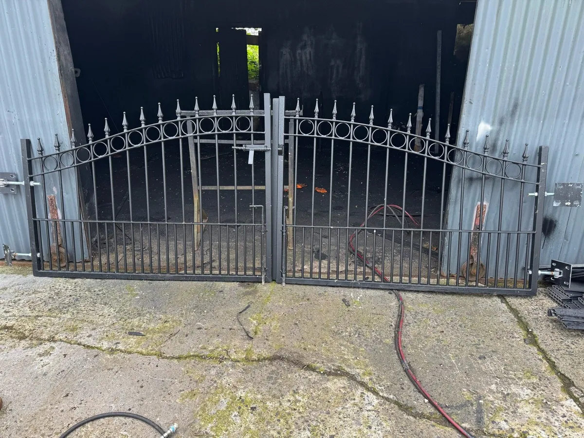Metal gates - Image 2