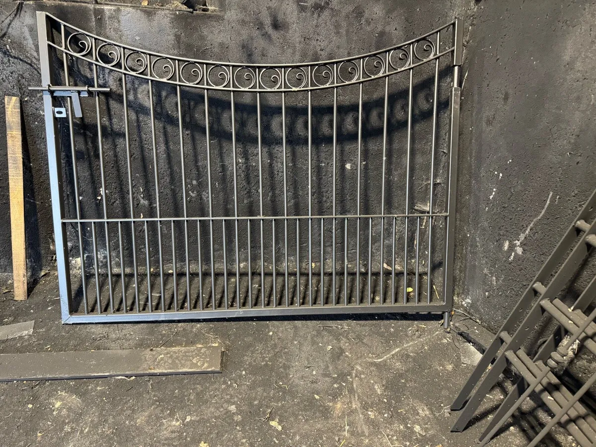Metal gates