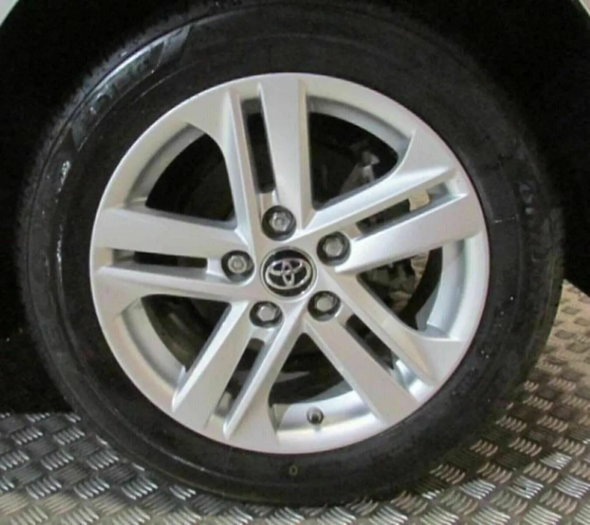 4 x Toyota Corolla Centre Caps - FREE POST - Image 4