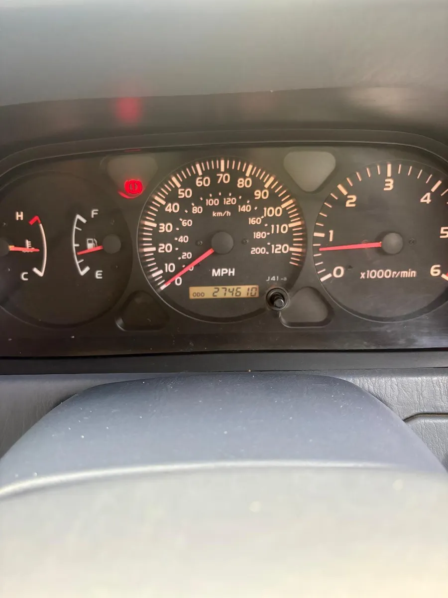 Toyota Land Cruiser 2001 - Image 3