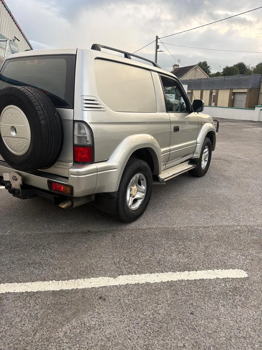 Toyota Land Cruiser 2001 - Image 1