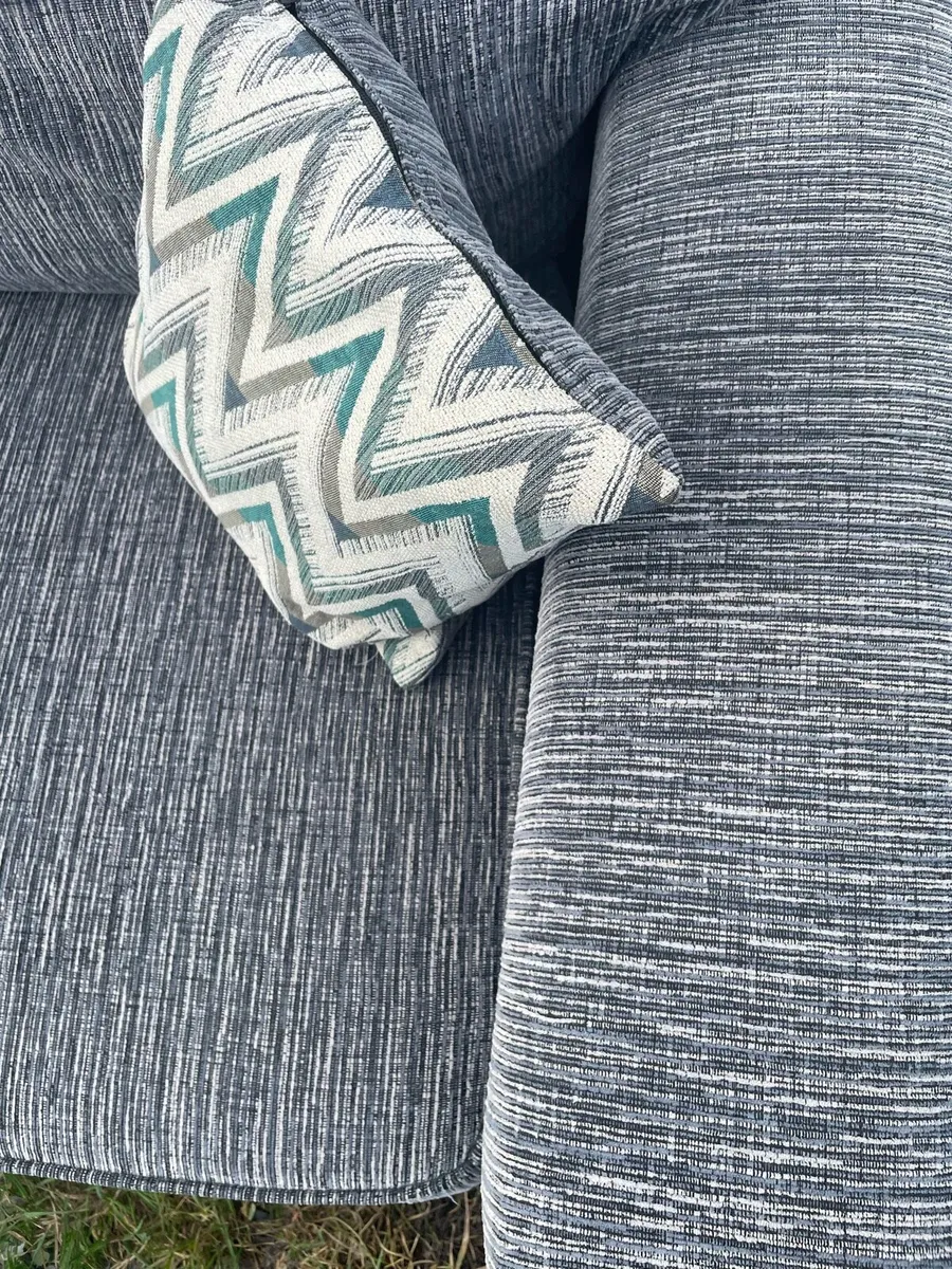Beautiful corner sofa - Image 2
