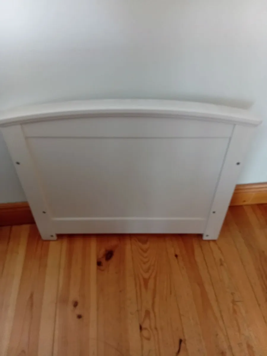 Childs Cot and fireguard - Image 1