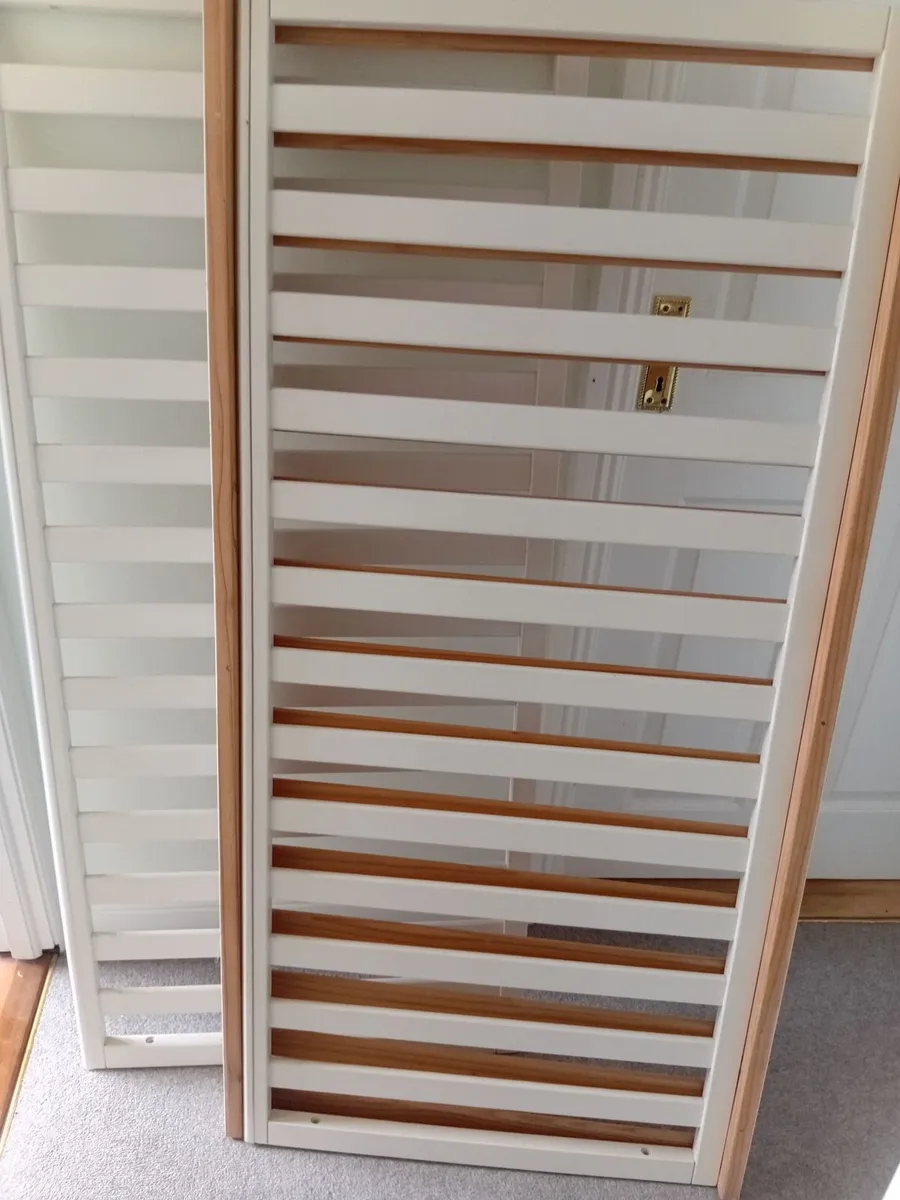 Childs Cot and fireguard - Image 2