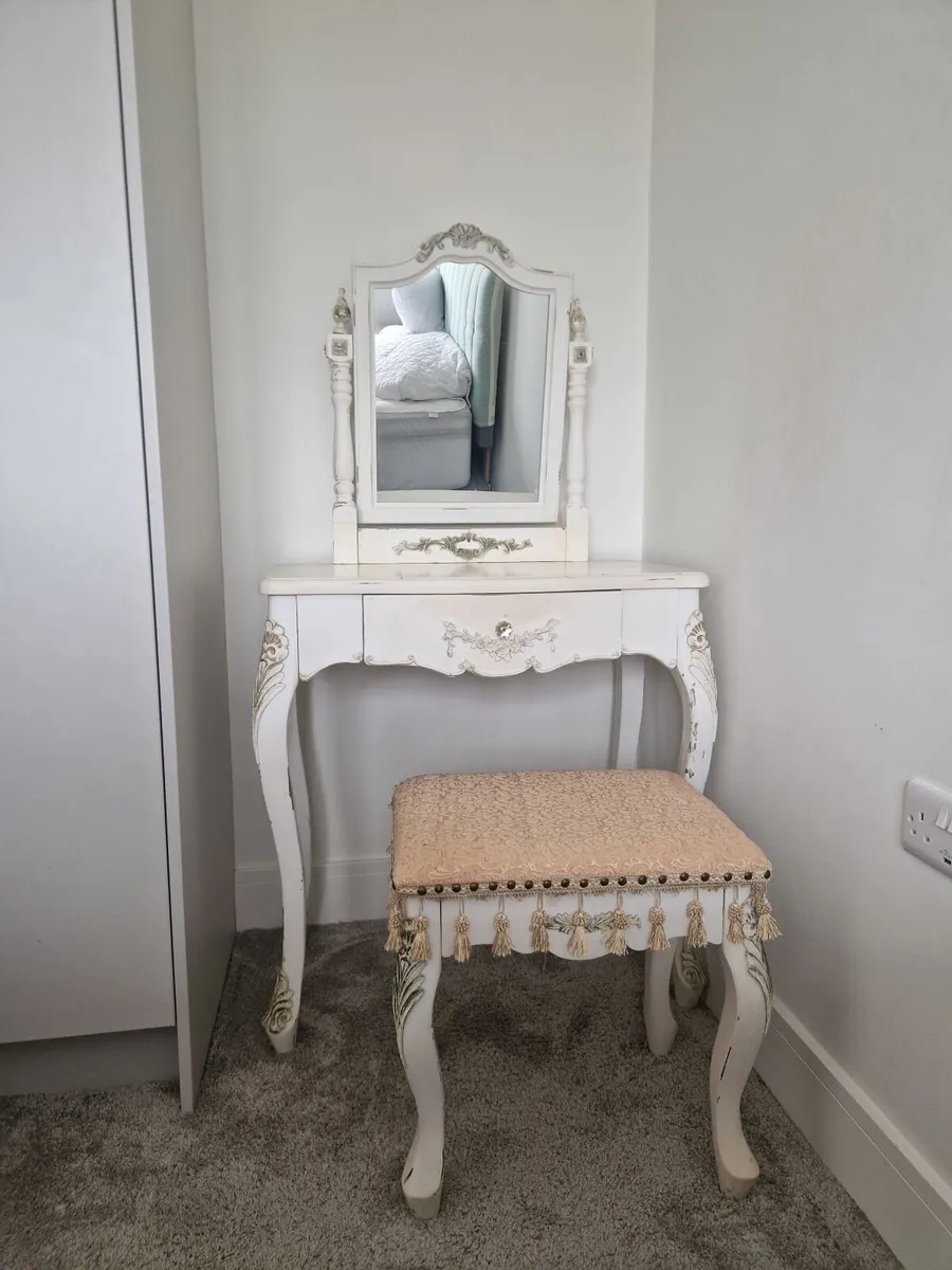 French Antique dressing table and chair - Image 3