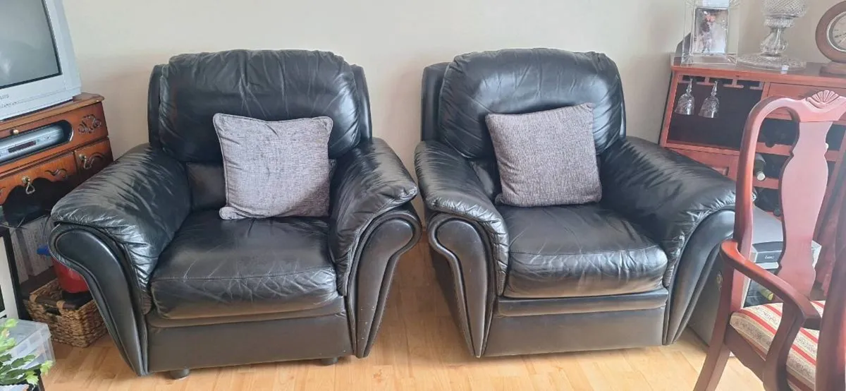 Couch & 2 Arm Chairs (real leather) - Image 1