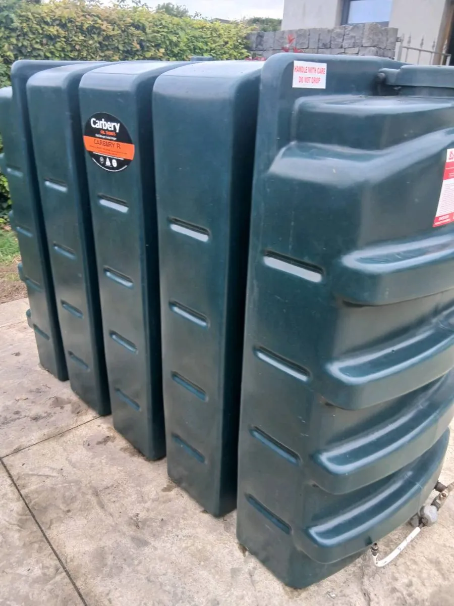 Carberry 1100 litre oil tanl - Image 1
