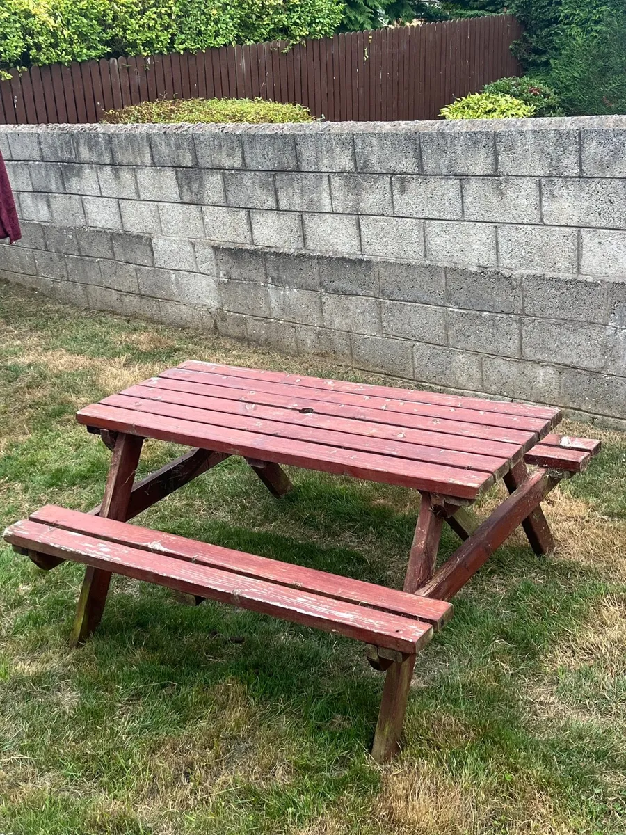 Picnic table