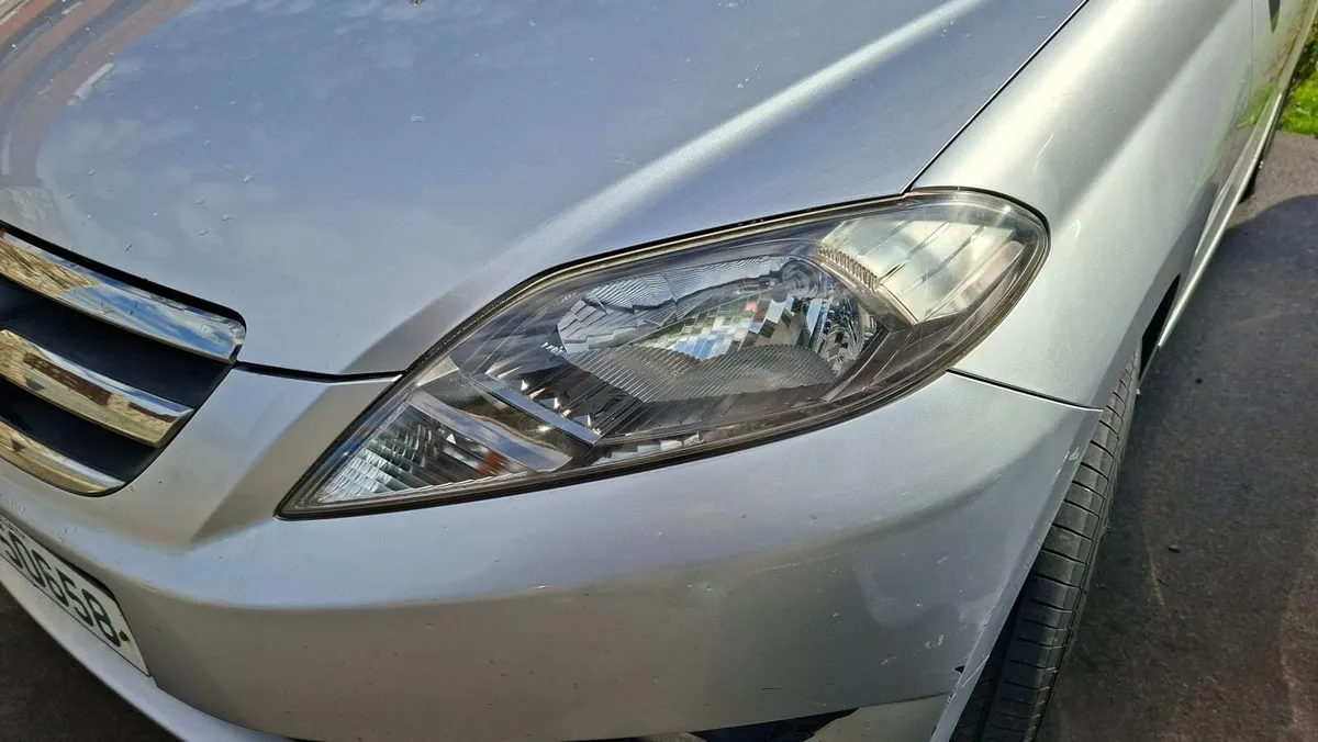 Car Headlights polishing restauration - Image 1