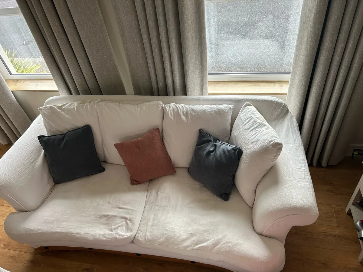 Large comfortable Sofa - Image 3