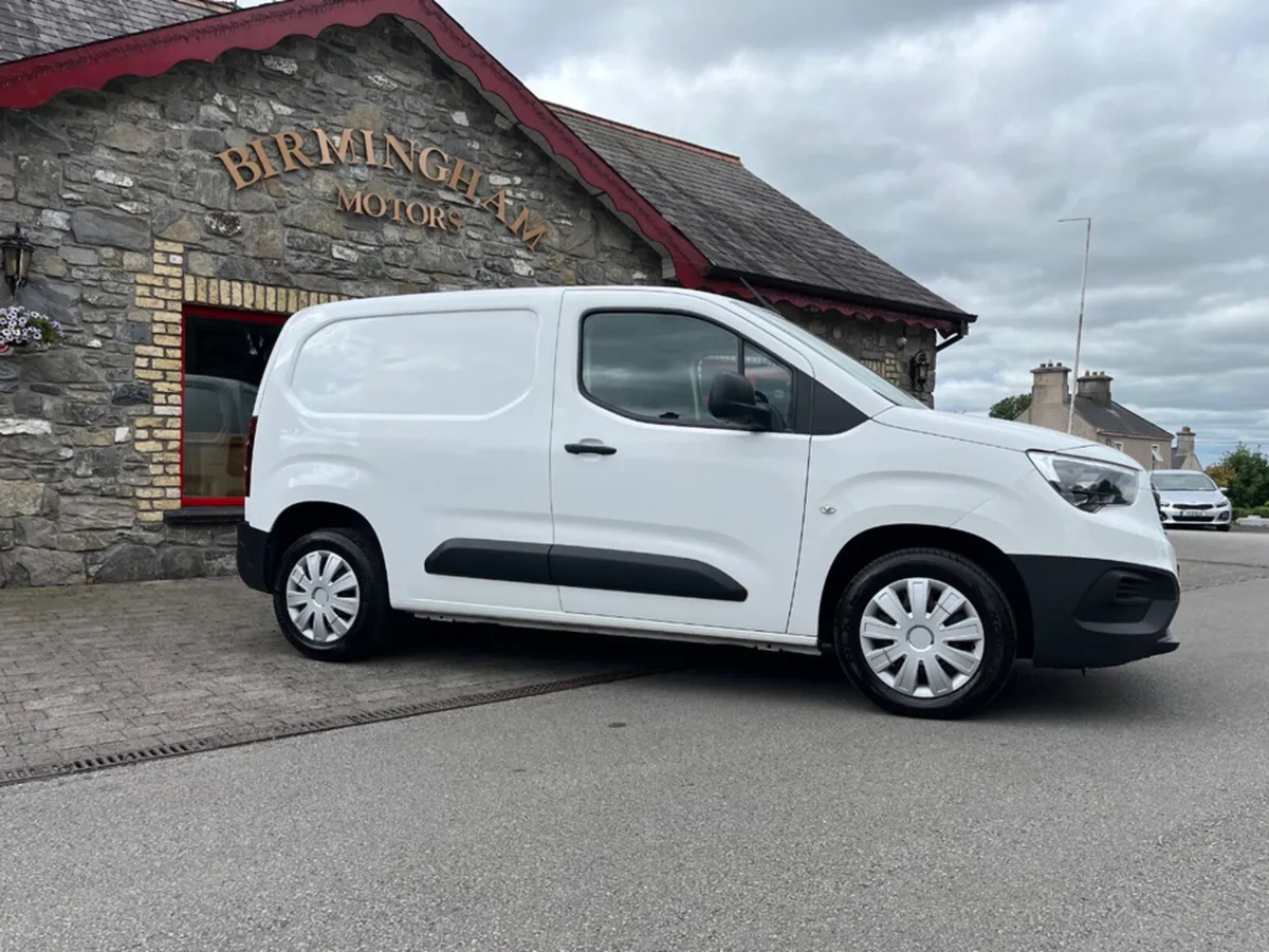 Opel Combo L1H1-1.5 100PS DIESEL 6SPEED MANUAL MY2 - Image 3