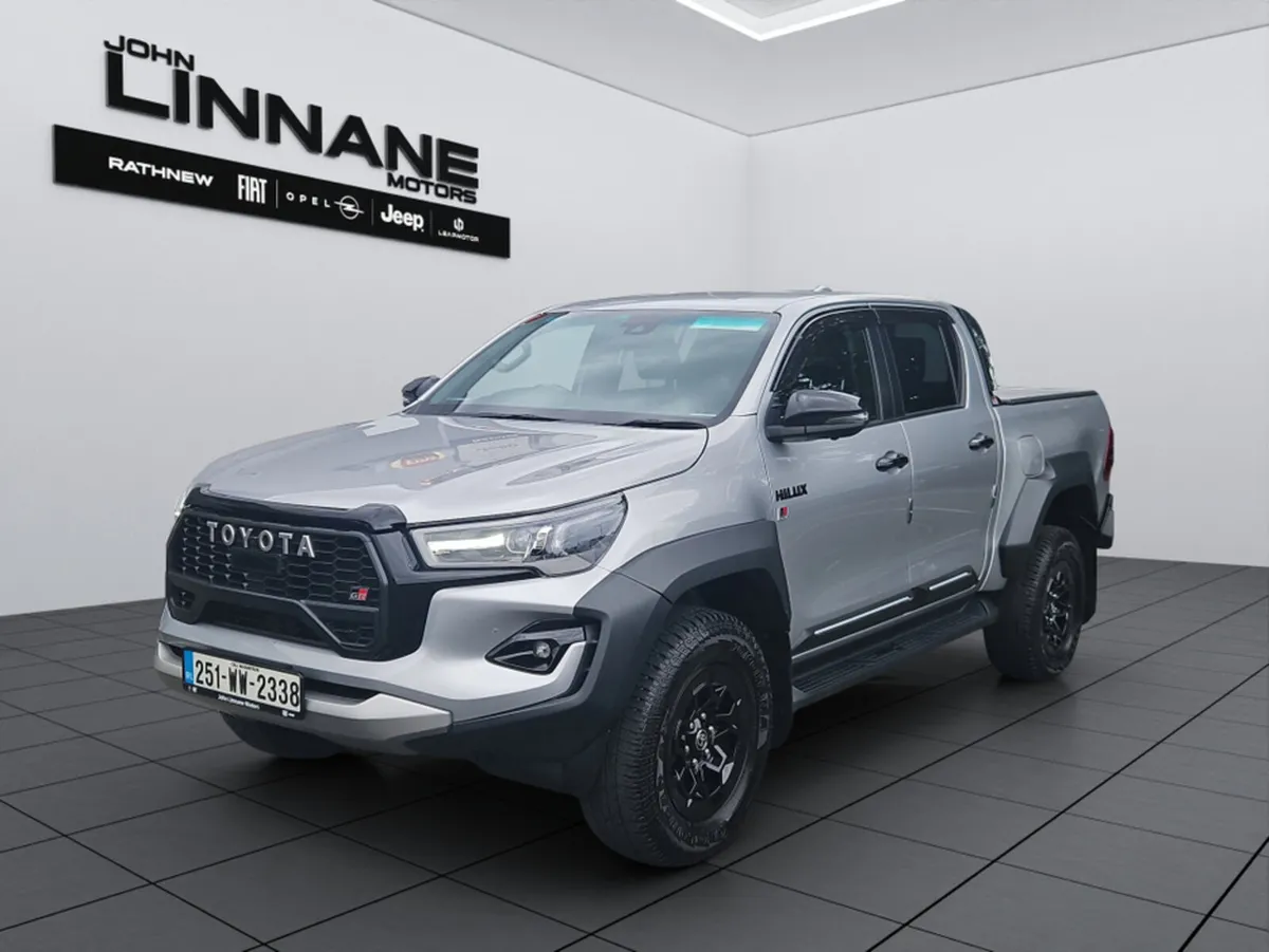 Toyota Hilux 2.8 GR SPORT II - Image 1