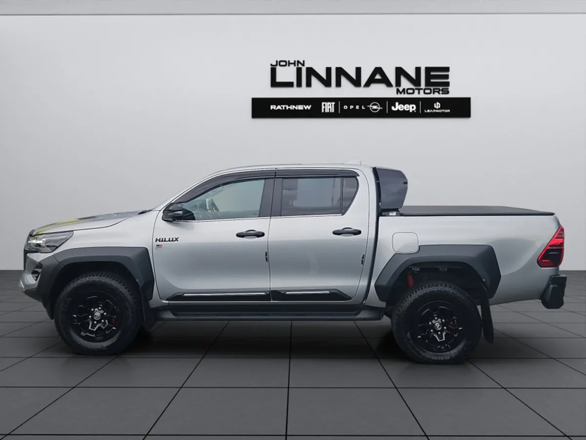 Toyota Hilux 2.8 GR SPORT II - Image 2