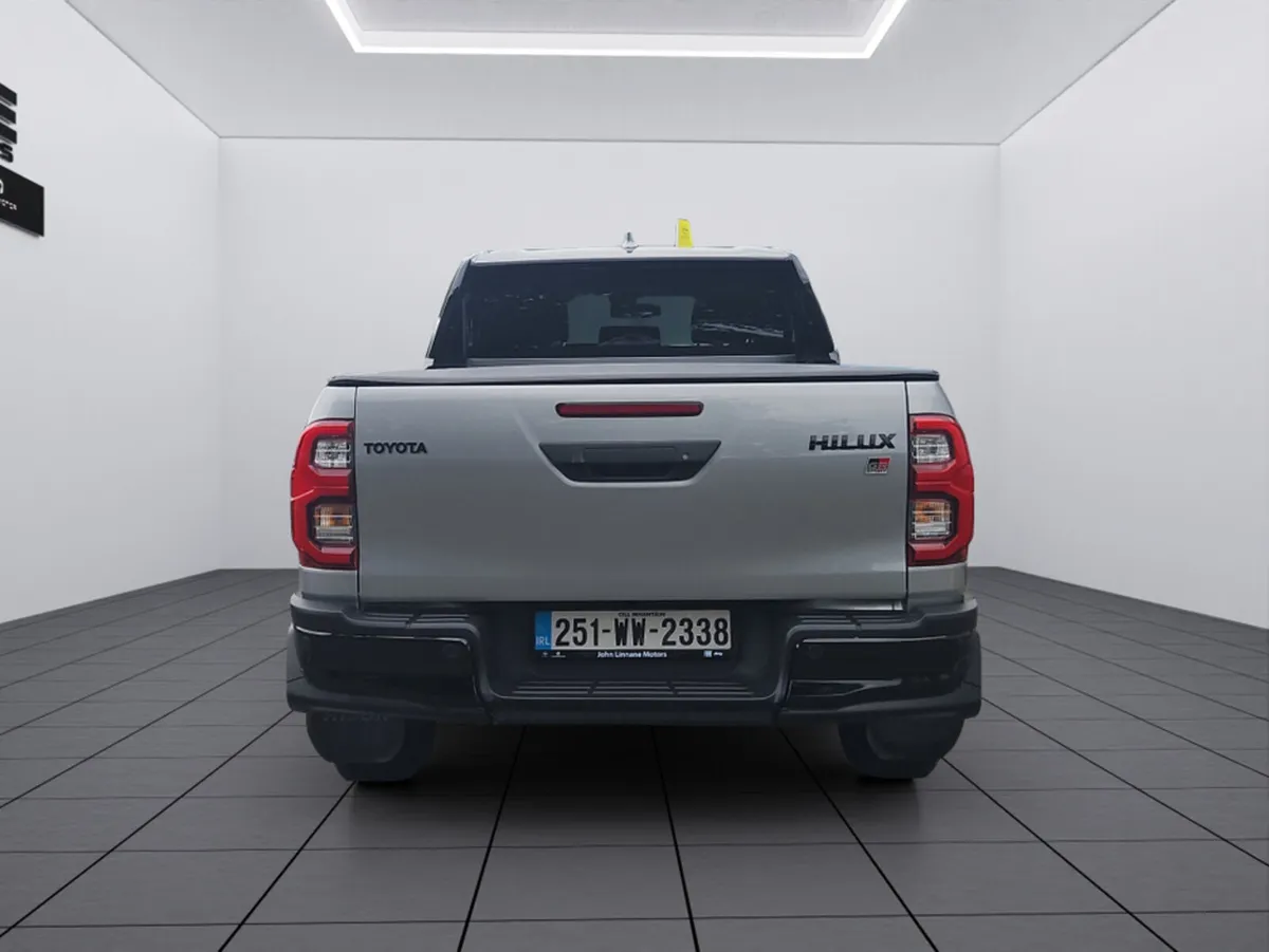 Toyota Hilux 2.8 GR SPORT II - Image 4
