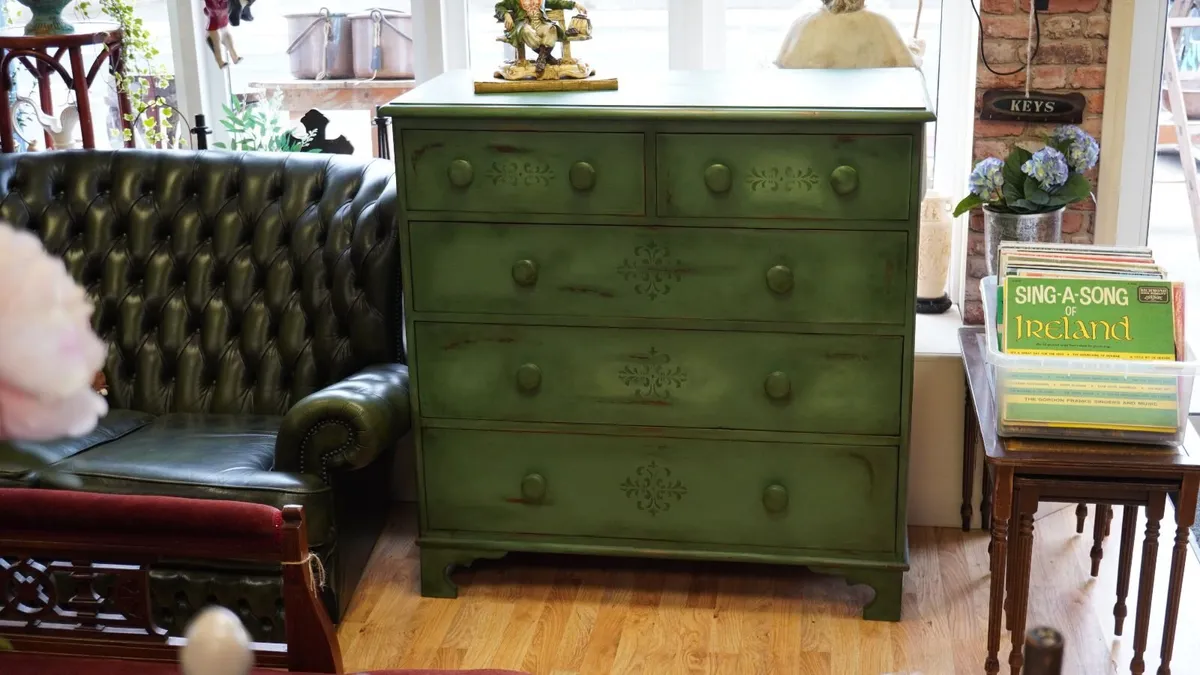 Victorian Mahogany Chest of Drawers - Image 1