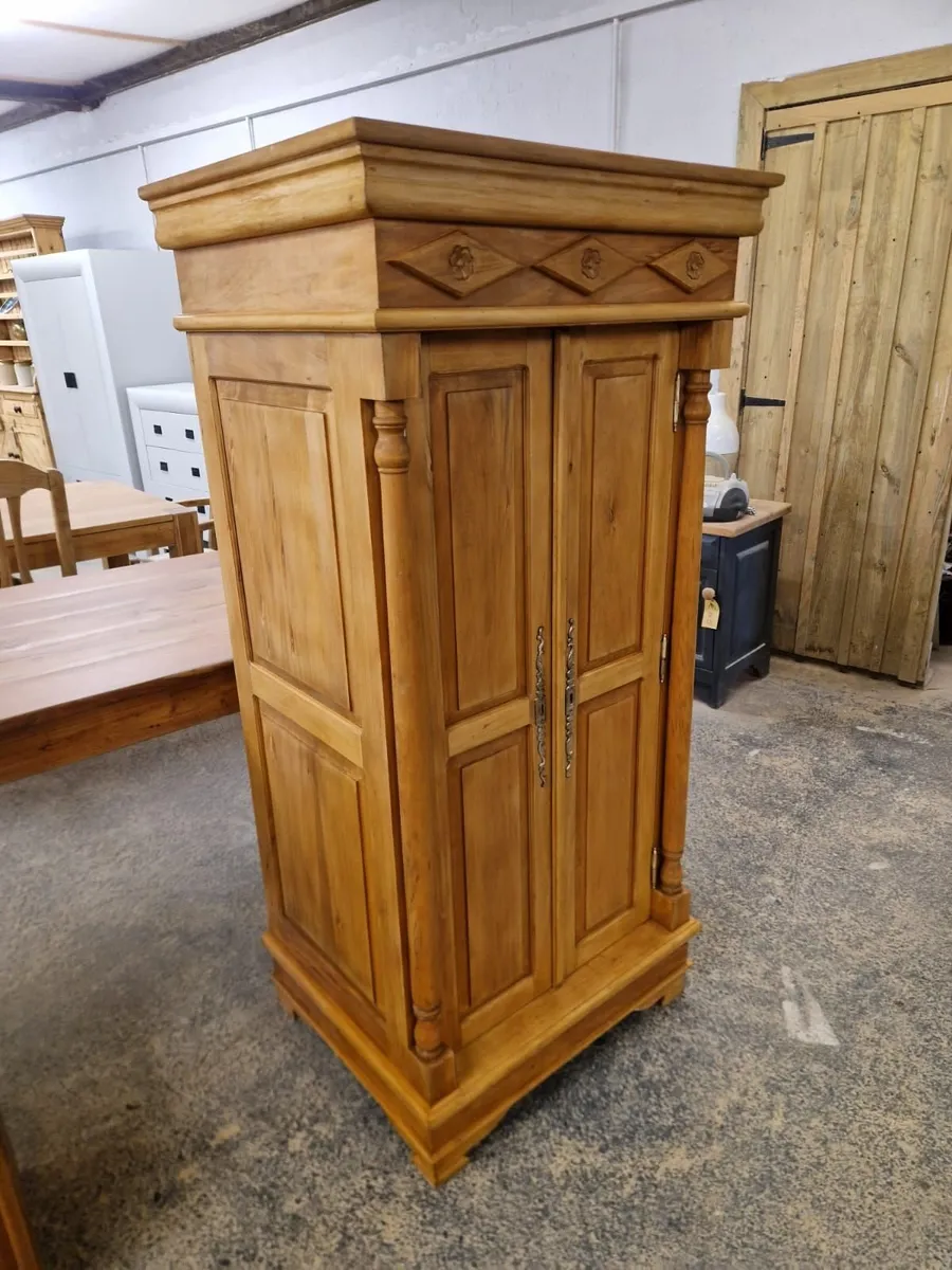 Vintage pine wardrobe - Image 1