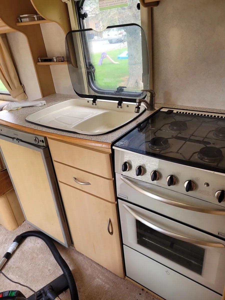Caravan - Image 4