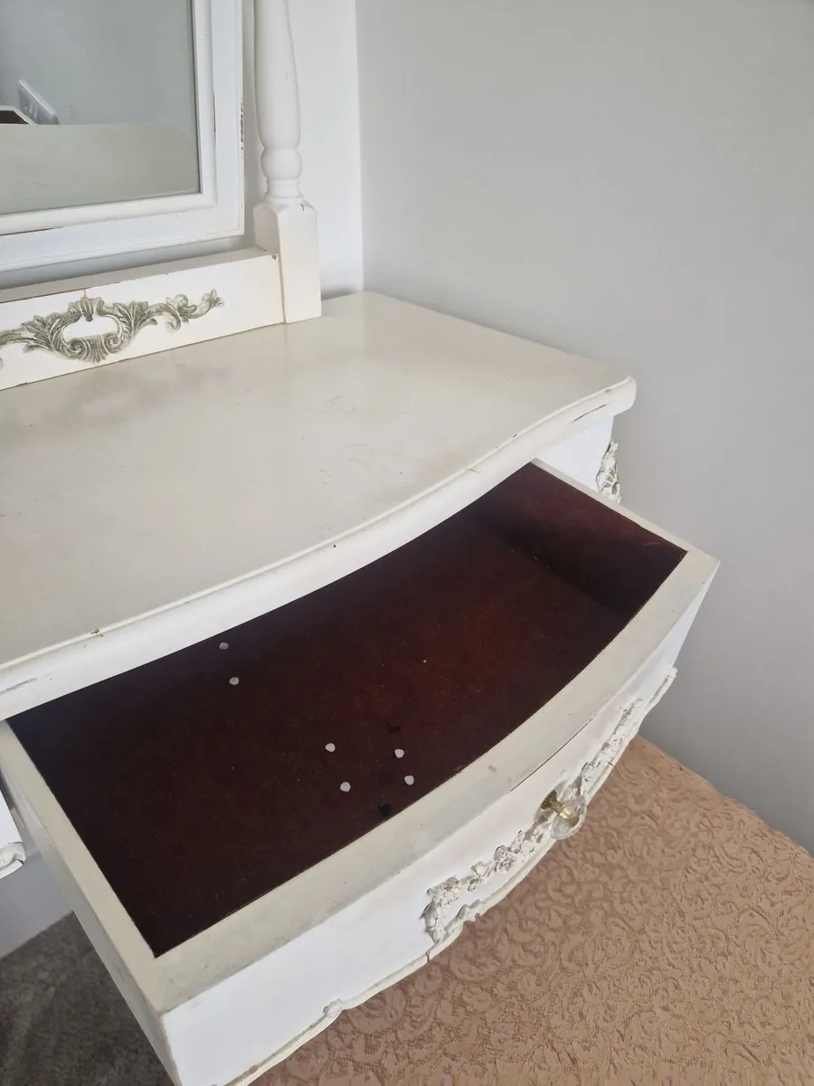 French Antique dressing table and chair - Image 4