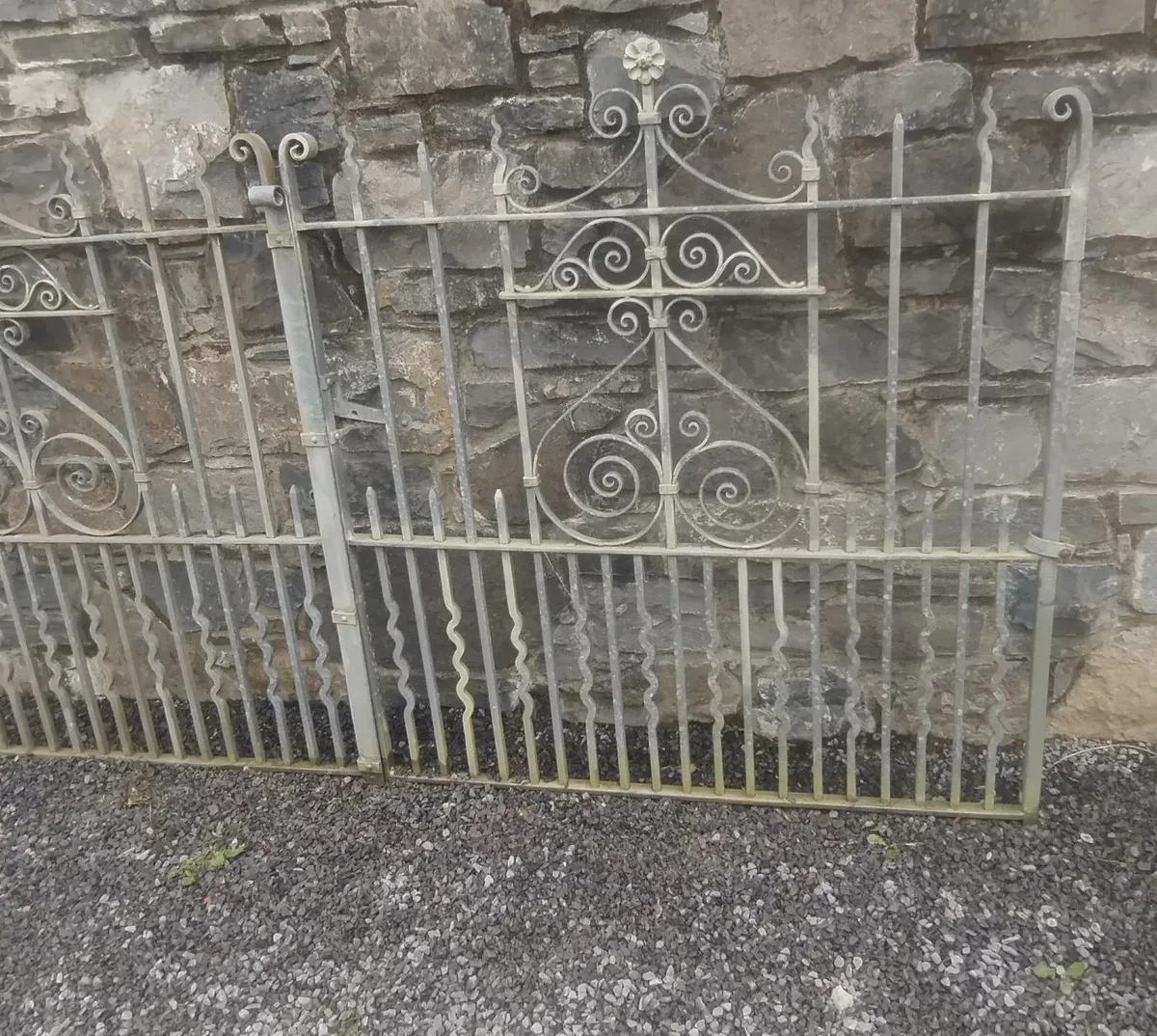 Antique entrance gates - Image 2