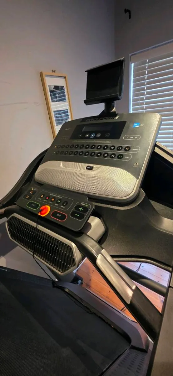 Proform 995i Treadmill - Image 1