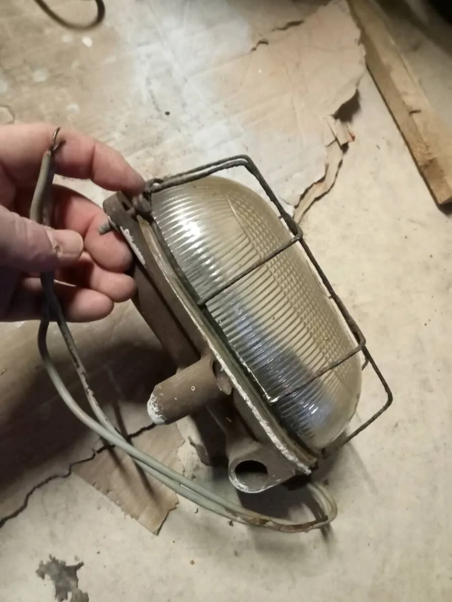 Selection of old light fixtures - Image 1