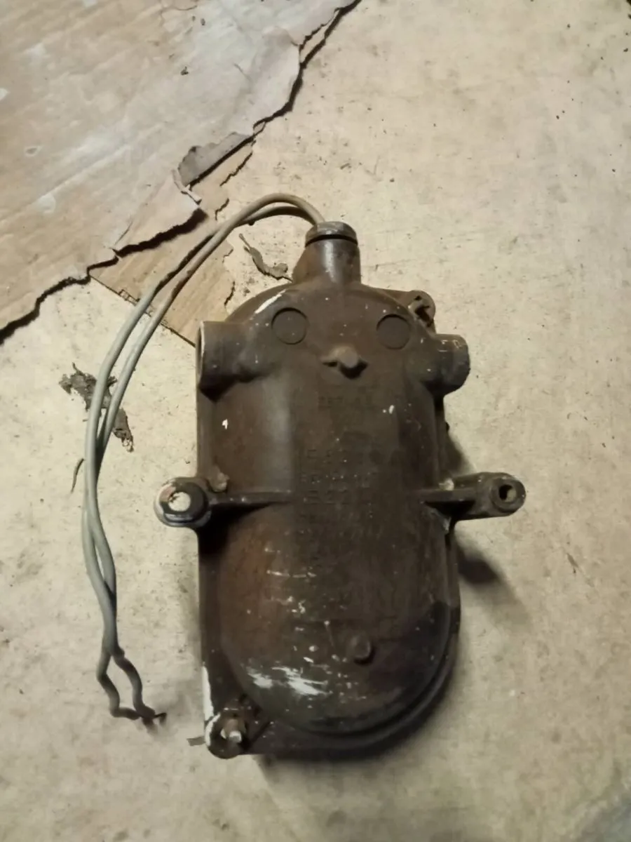 Selection of old light fixtures - Image 3