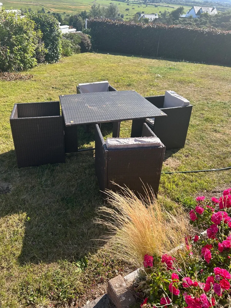 Rattan cube set table and four chairs