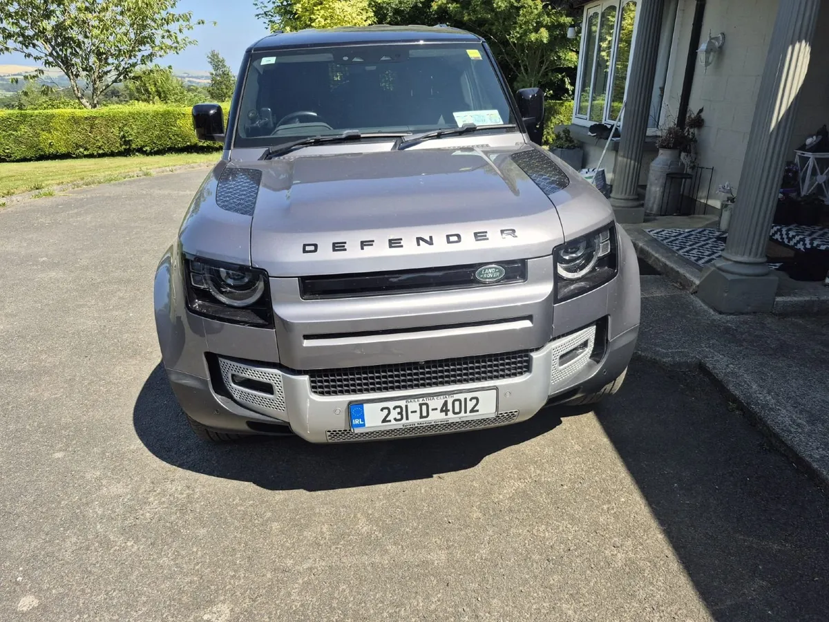Land Rover Defender 2023 - Image 2