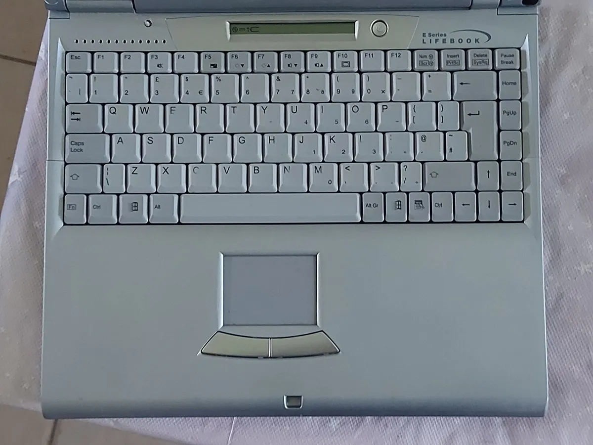 Rare Vintage Fujitsu Siemens Lifebook, E Series, F - Image 4